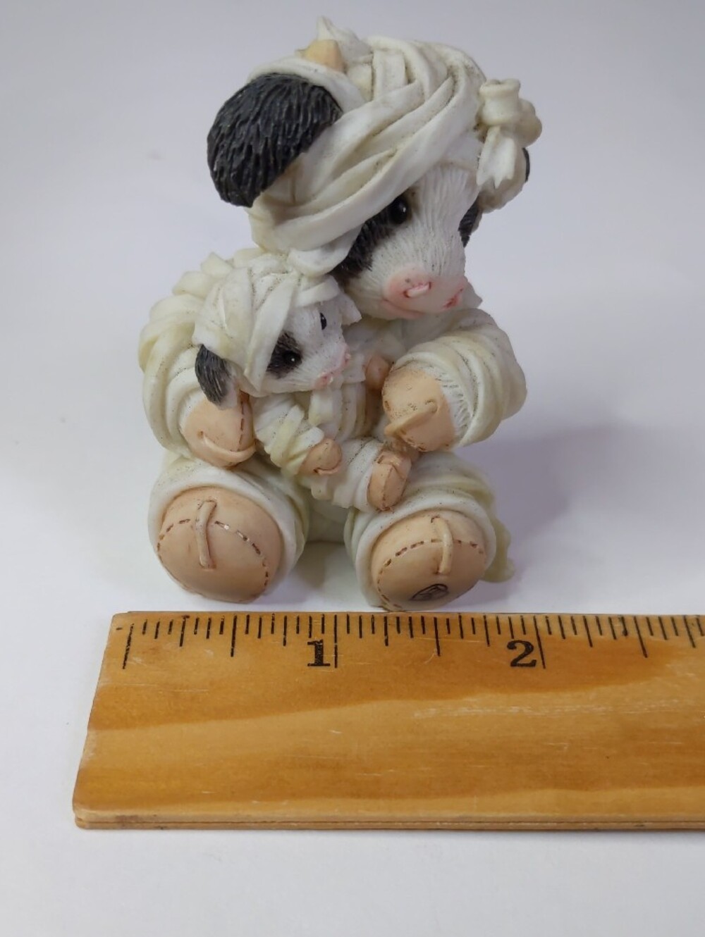 Vintage Enesco Mary’s Moo Moos 'All Wrapped In Moo' Figurine - Picture 9 of 10